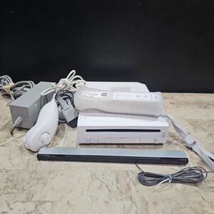 Nintendo‎ Wii Console with Accessories